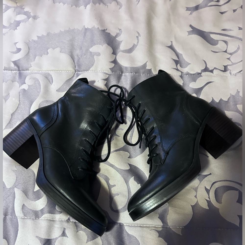 Sole Society brand new leather boots with block heel. genuine leather.